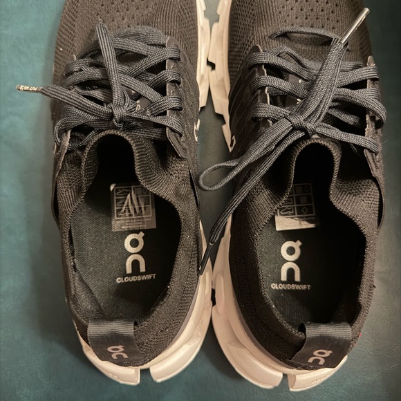 On Cloud Women’s Athletic Shoes in Black and White - worn twice - Picture 8 of 8